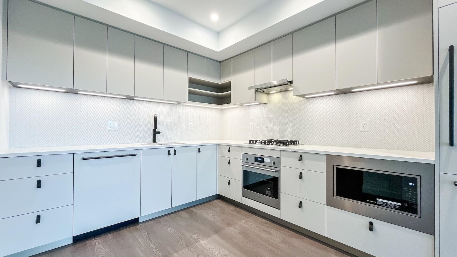 Property Photo: 1680 E 12th Avenue 609 BC V5N 2A3
