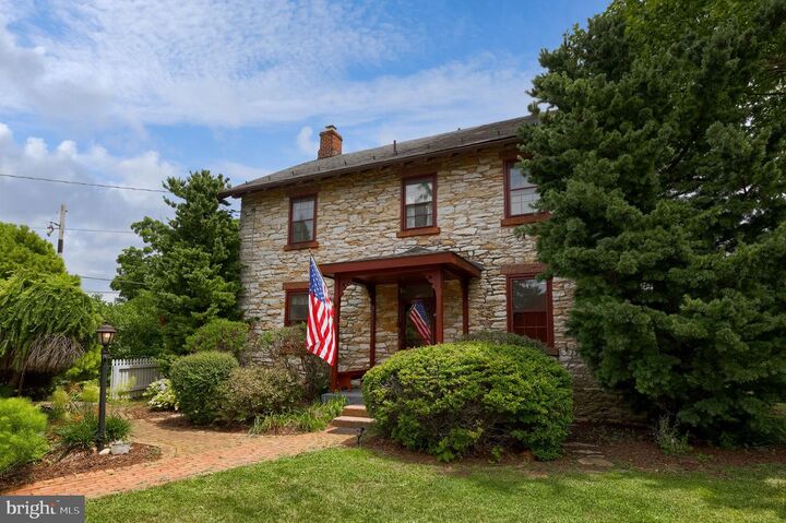 Property Photo: 2401 S Lincoln Avenue PA 17042