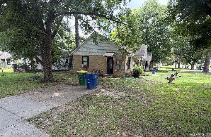 Property Photo:  2000/2002 W Short 17th Street  AR 72114 