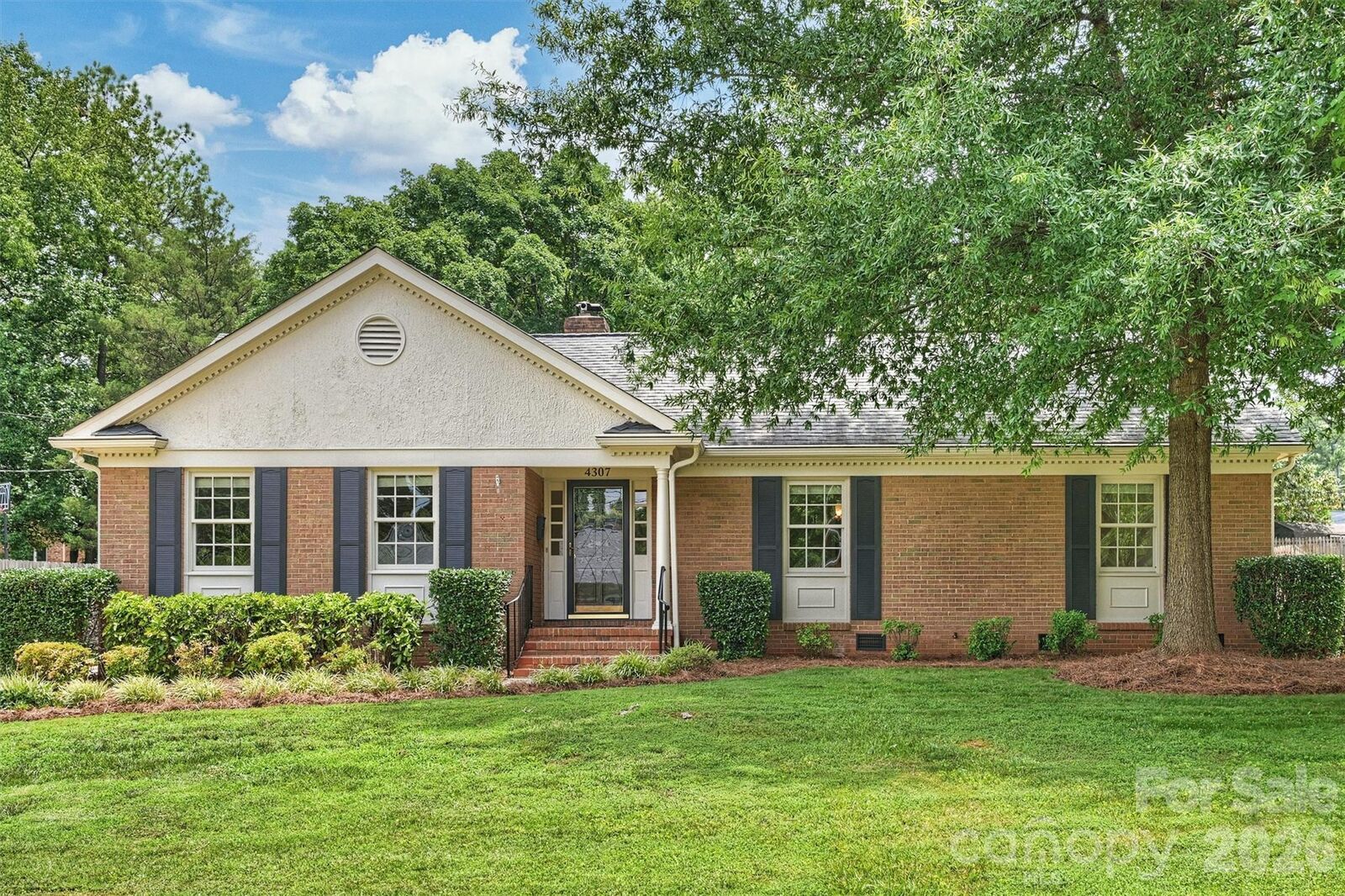 Property Photo: 4307 Glenfall Avenue NC 28210
