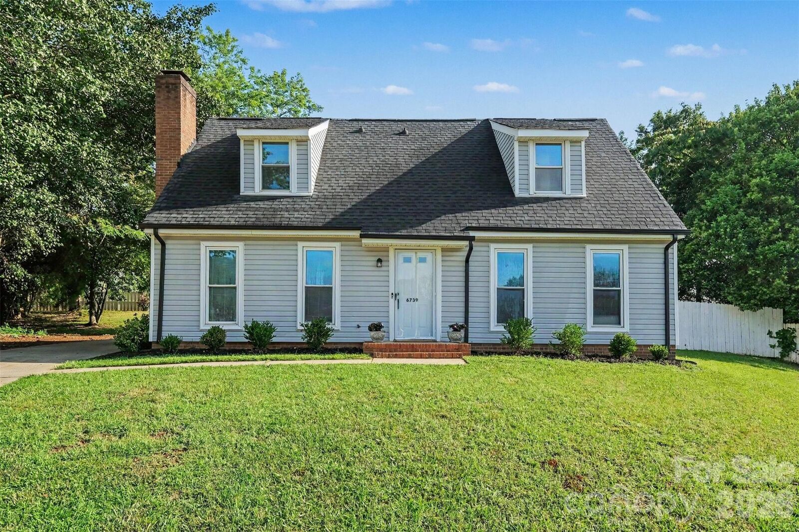Property Photo:  6739 Old Meadow Road  NC 28227 