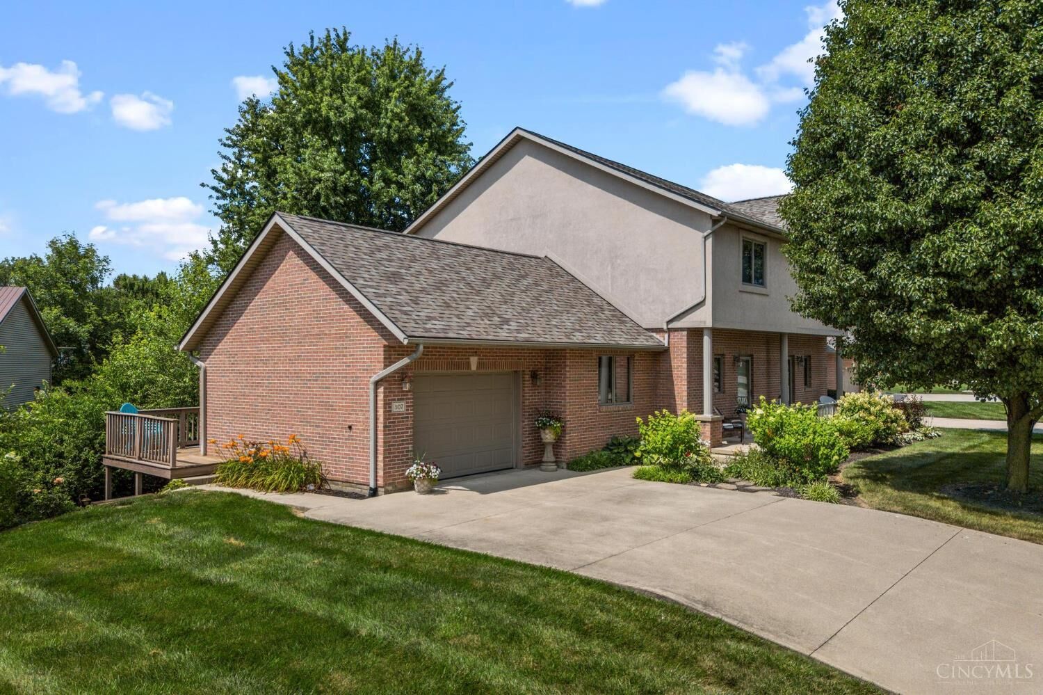 Property Photo:  307 Leyland Park Drive  OH 45177 
