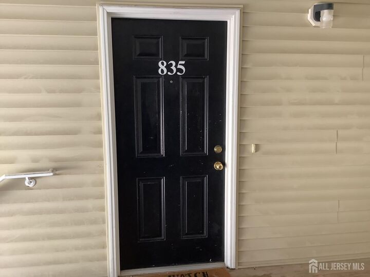 Property Photo:  835 Cedar Court  NJ 08901 