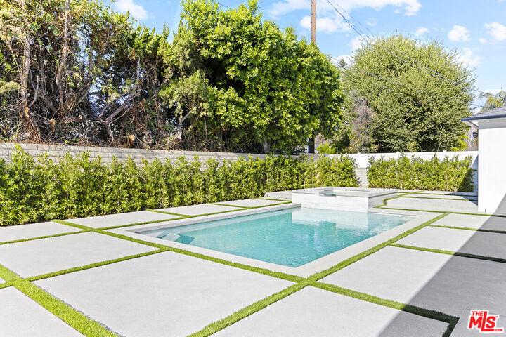 Property Photo: 4919 Noeline Ave CA 91436