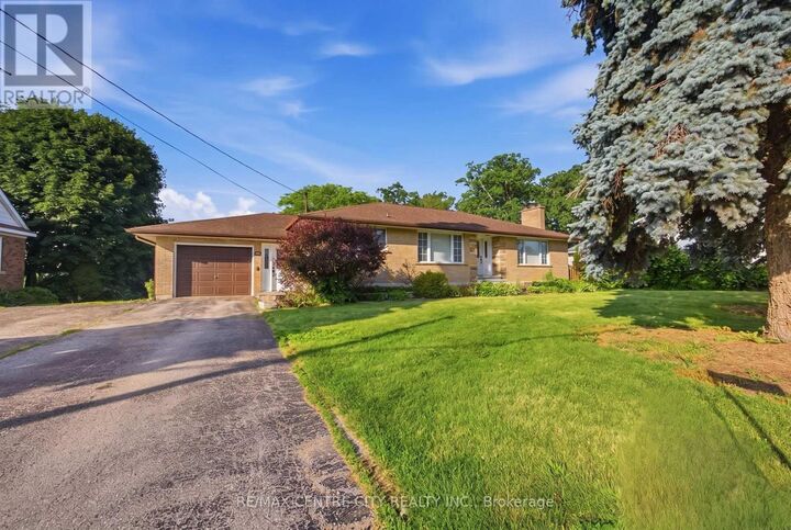 303 Simcoe Street — photo 1