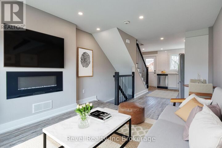 Property Photo:  226 Clarke Street North 7  ON N4S 7M7 