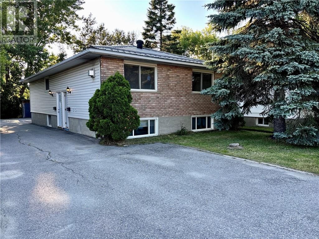 Property Photo: 1371 Falconbridge Road ON P3A 4N6
