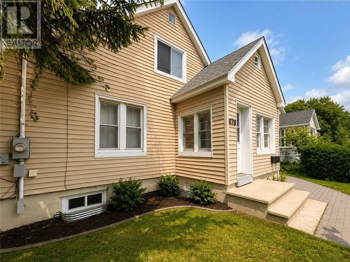 Property Photo: 879 Charlotte Street ON P3E 4C5