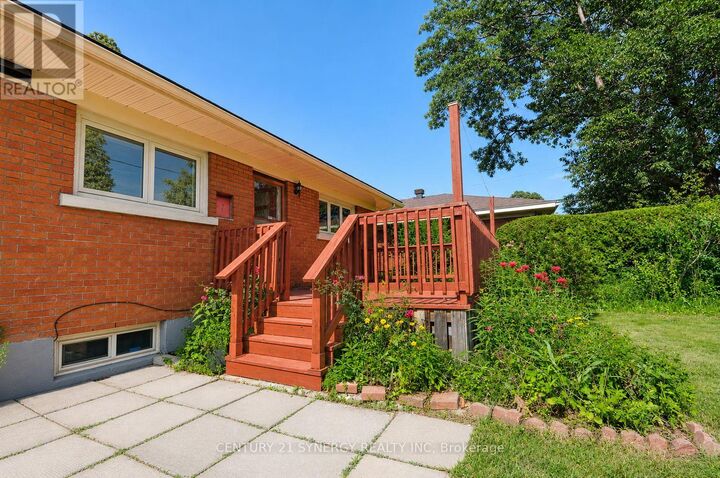 Property Photo:  2148 Iris Street  ON K2C 1B3 