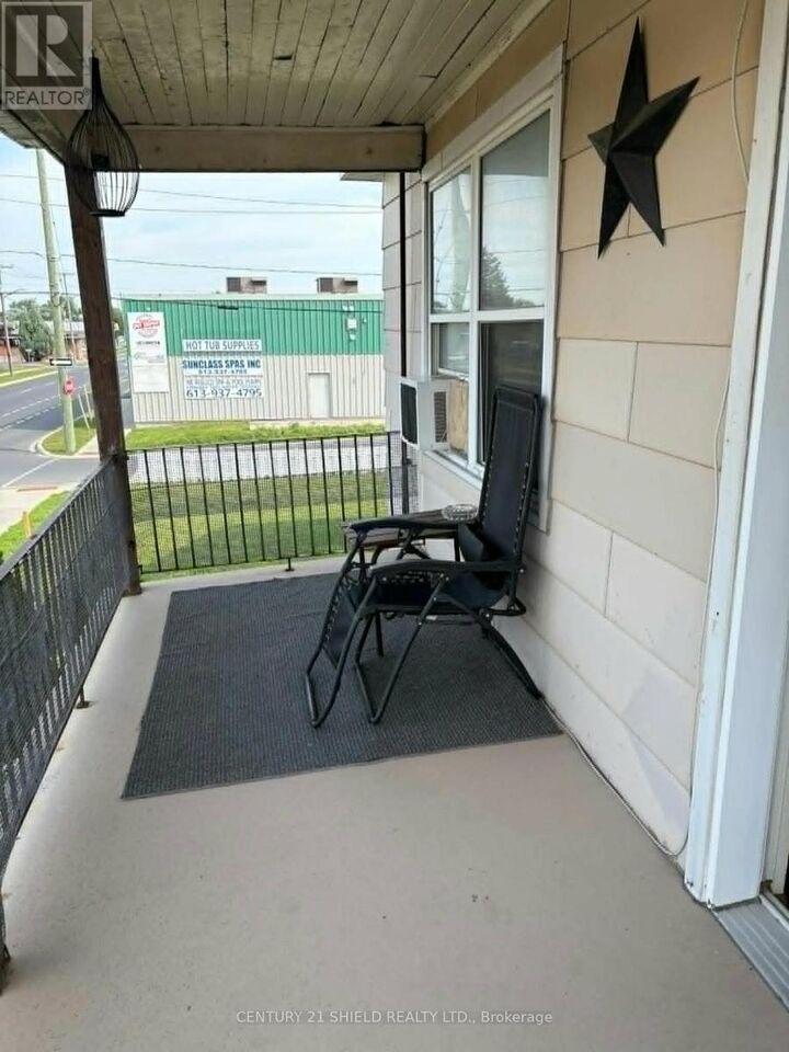 Property Photo: 735 Sydney Street ON K6H 3J5