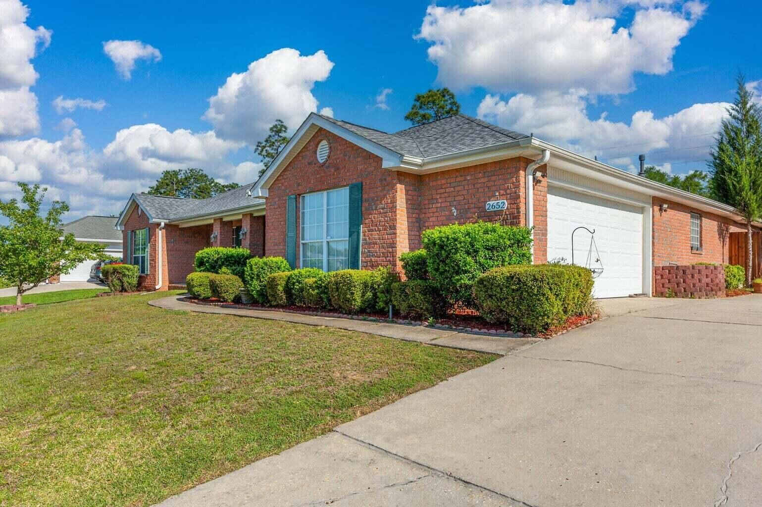 Property Photo: 2652 Paddock Circle FL 32536
