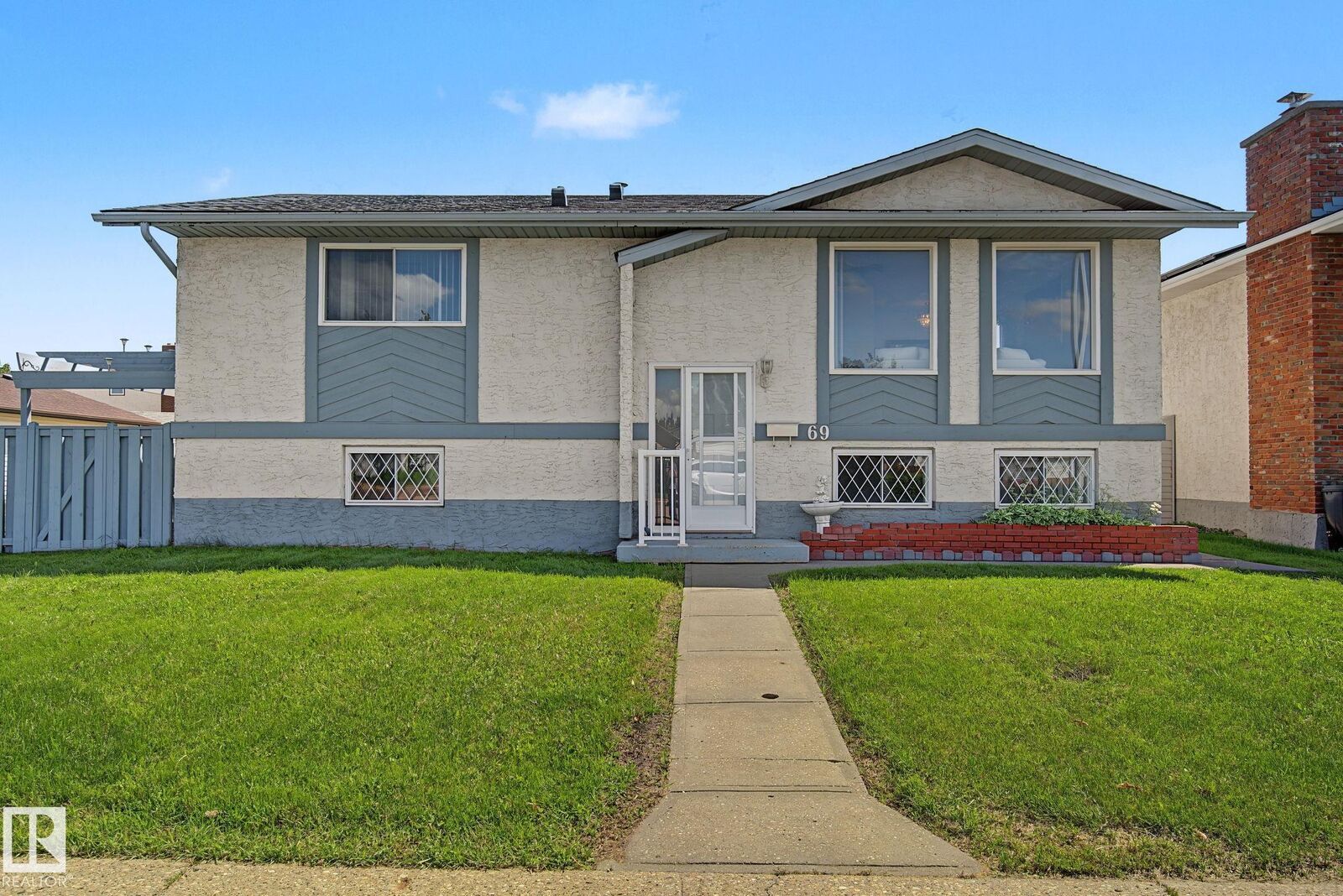 Property Photo: 69 Dunluce Road NW AB T5X 4P1