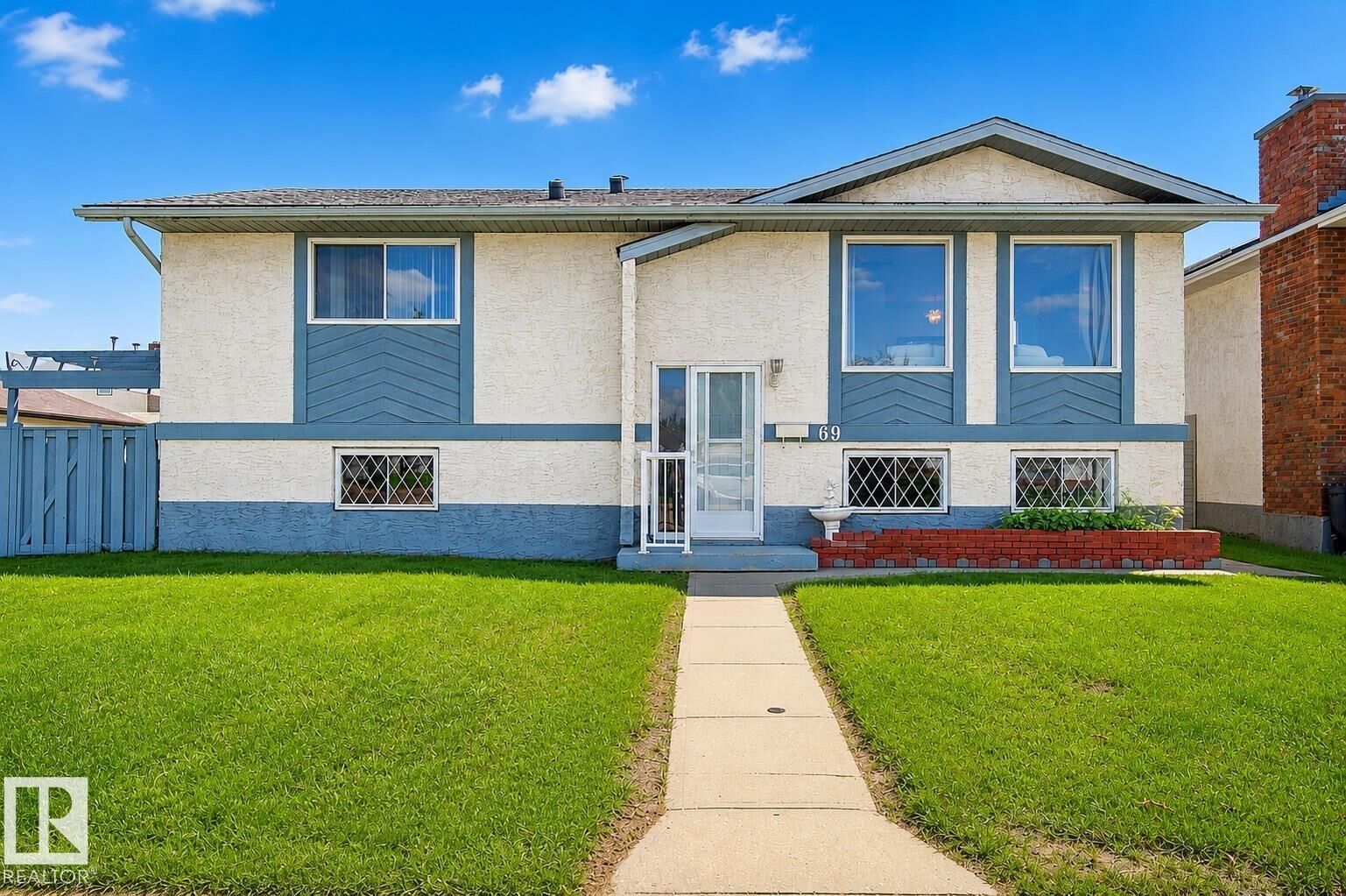 Photo de la propriété:  69 Dunluce Road NW  AB T5X 4P1 
