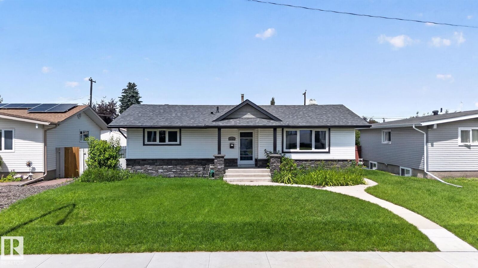 Property Photo:  6704 94A Avenue NW  AB T6B 0Y8 