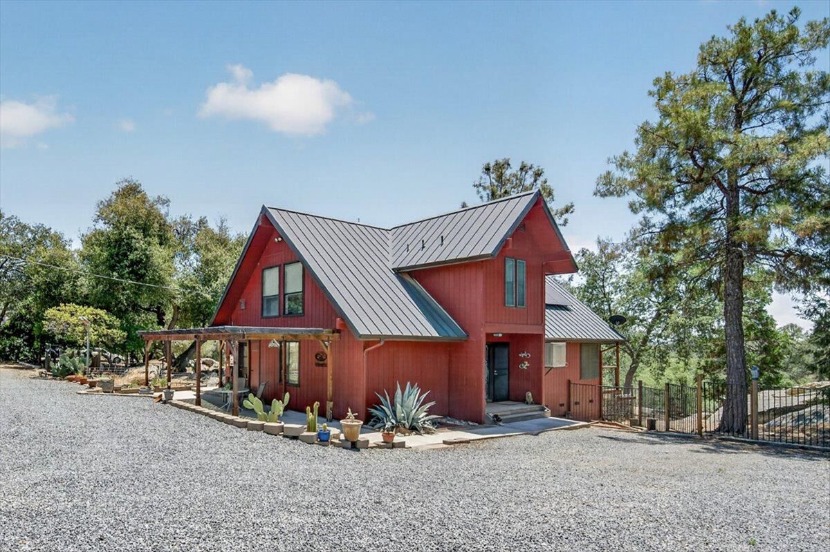 Property Photo:  45894 Farmstead Road  CA 93614 