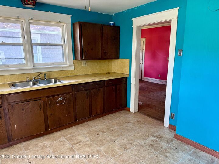Property Photo: 806 Corunna Avenue MI 48867