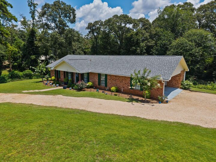 Property Photo:  606 Pierce Rd.  MS 39429 