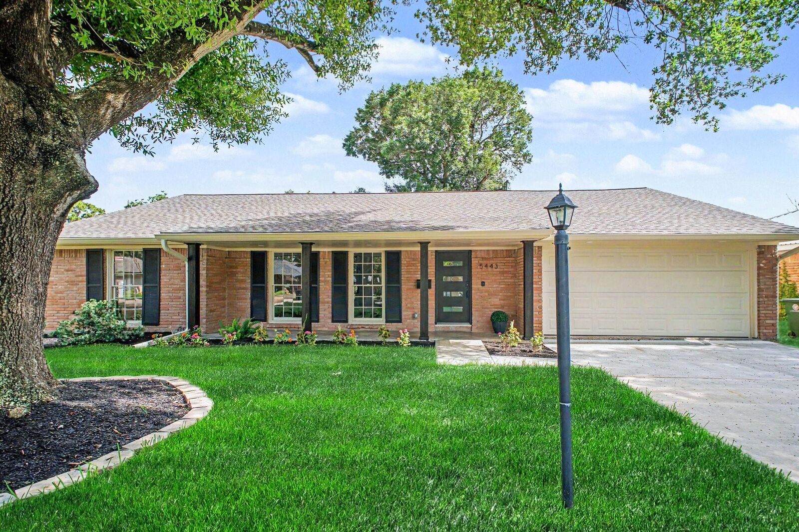 Property Photo:  5443 Redstart Street  TX 77096 
