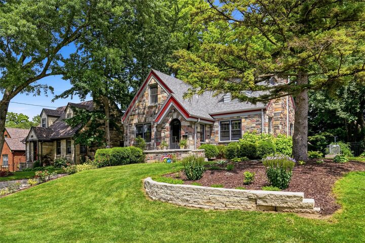 Property Photo: 1641 38th Street IA 50310