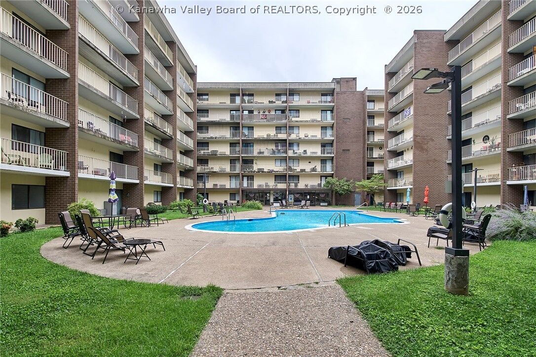 Property Photo:  2106 Kanawha Boulevard E 727  WV 25311 