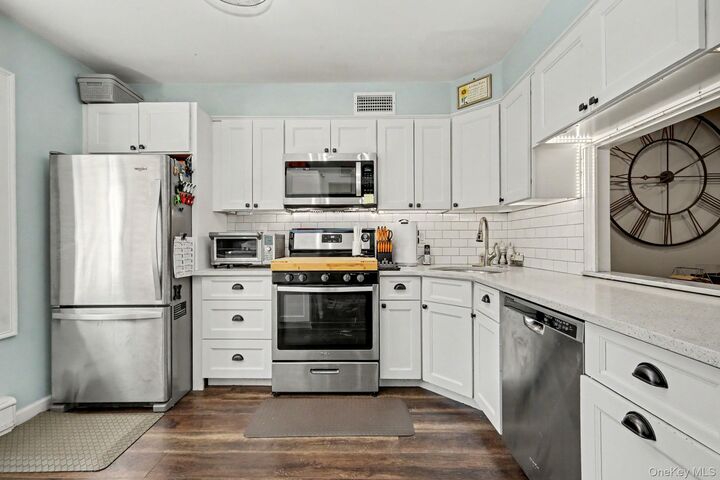 Property Photo:  3 Adrian Court E  NY 10567 