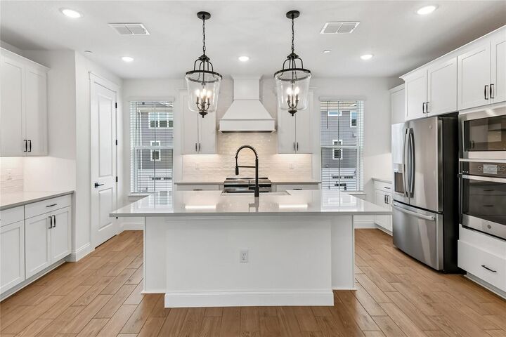 Property Photo: 230 Pasquala Way FL 32765