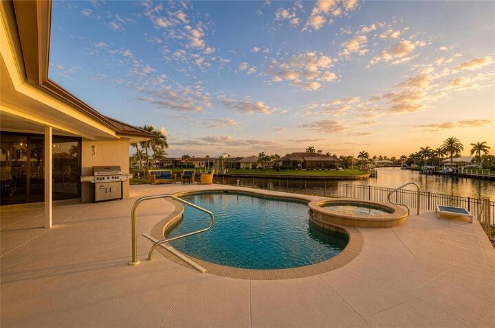 Property Photo: 602 Via Tunis FL 33950