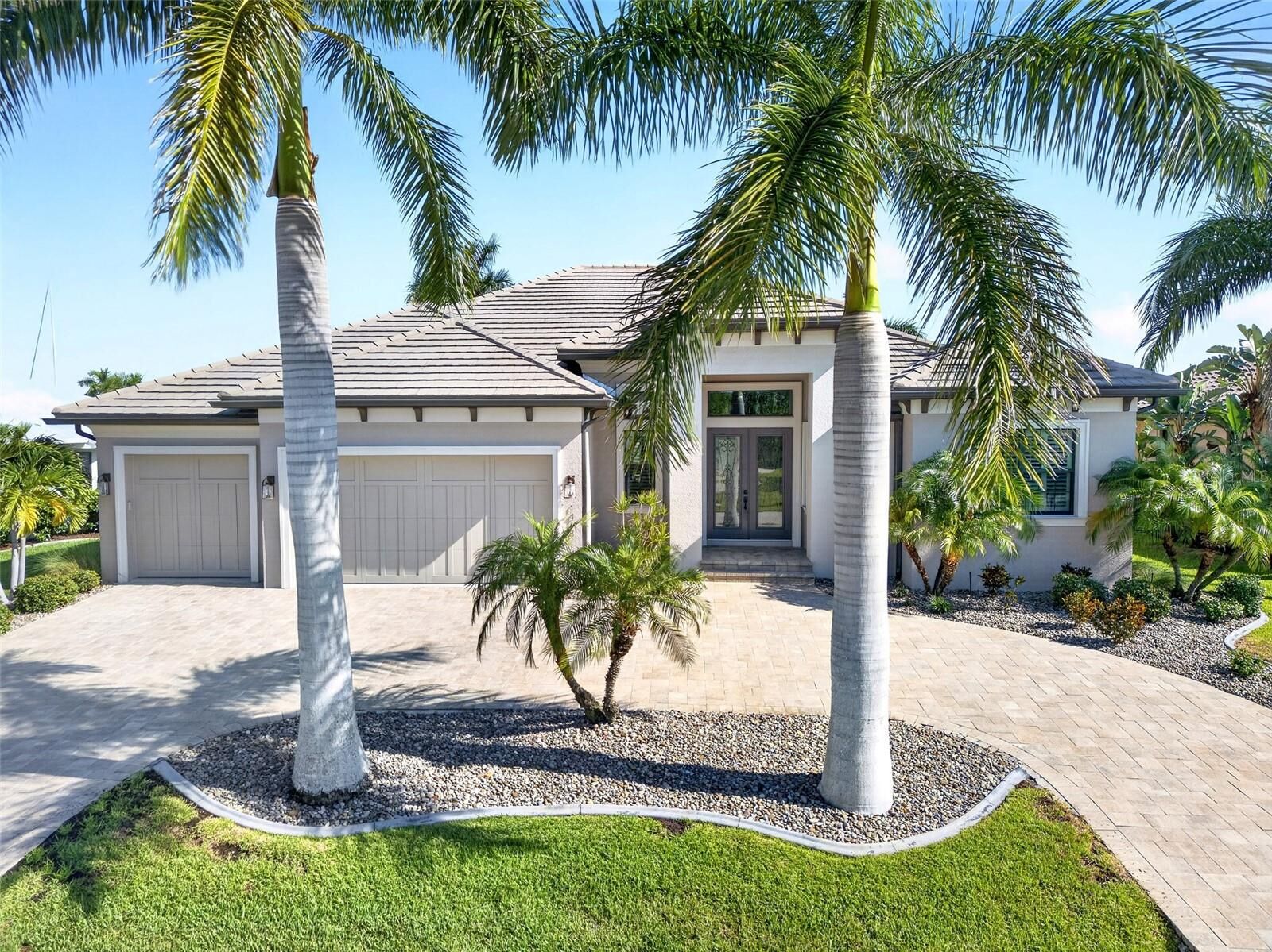 Property Photo:  1418 Kinglet Drive  FL 33950 
