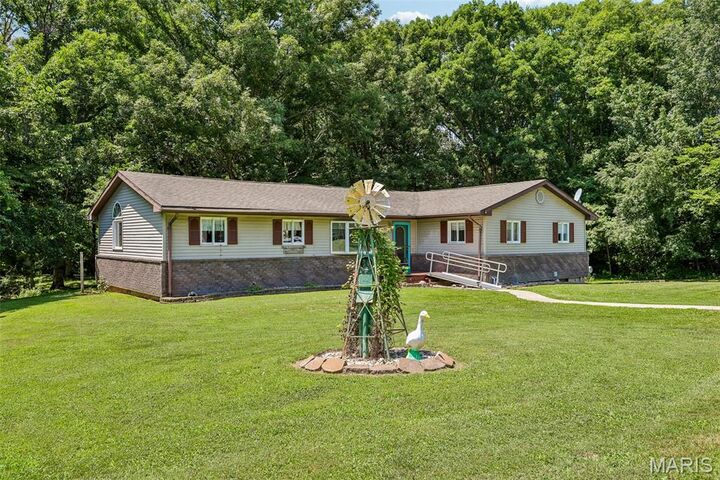 Property Photo:  135 Duffs Lane  IL 62049 