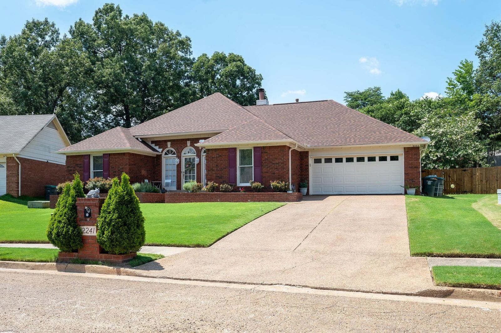 Property Photo:  2241 Oak Hollow Ln  TN 38016 