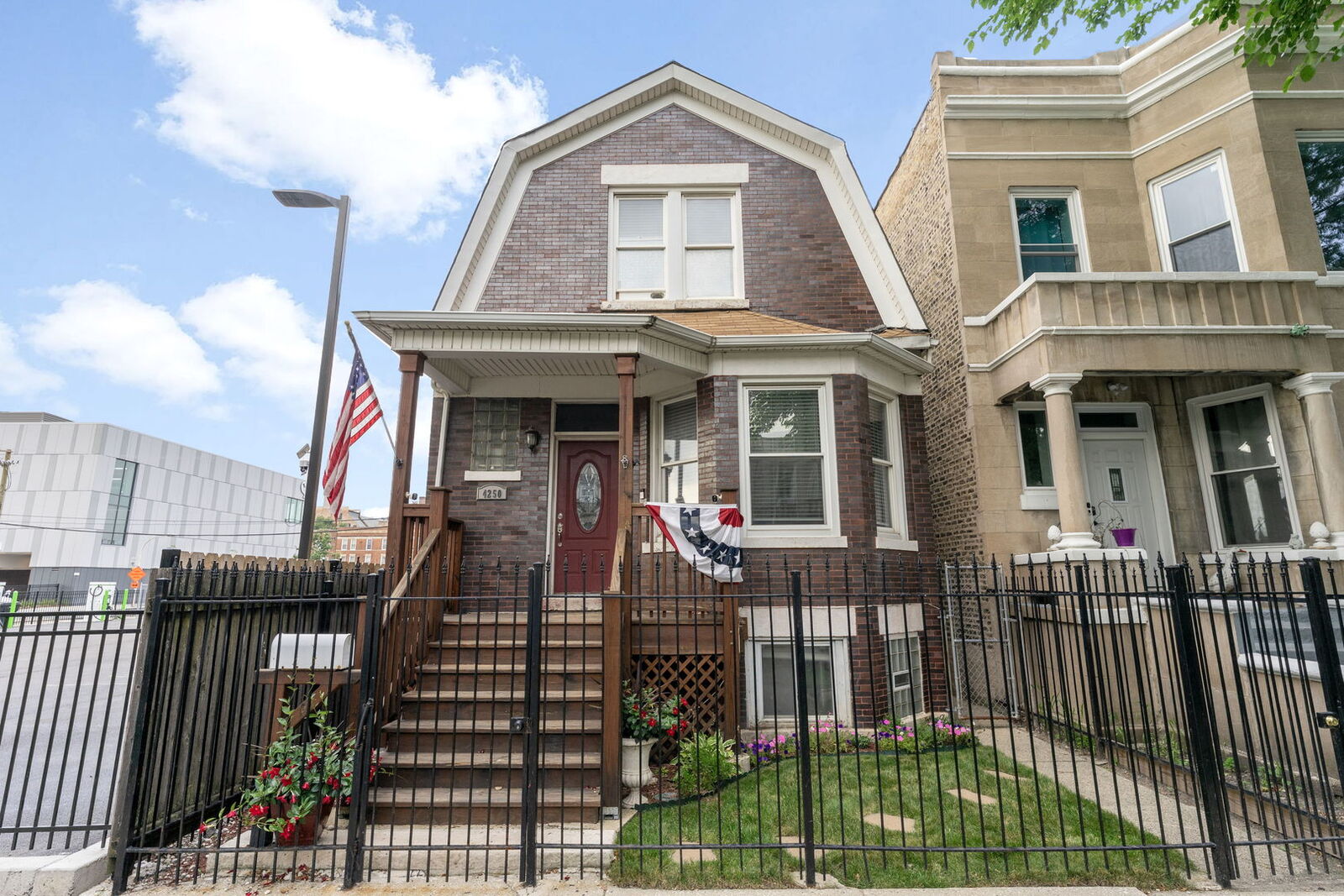 Property Photo: 4250 W Monroe Street IL 60624