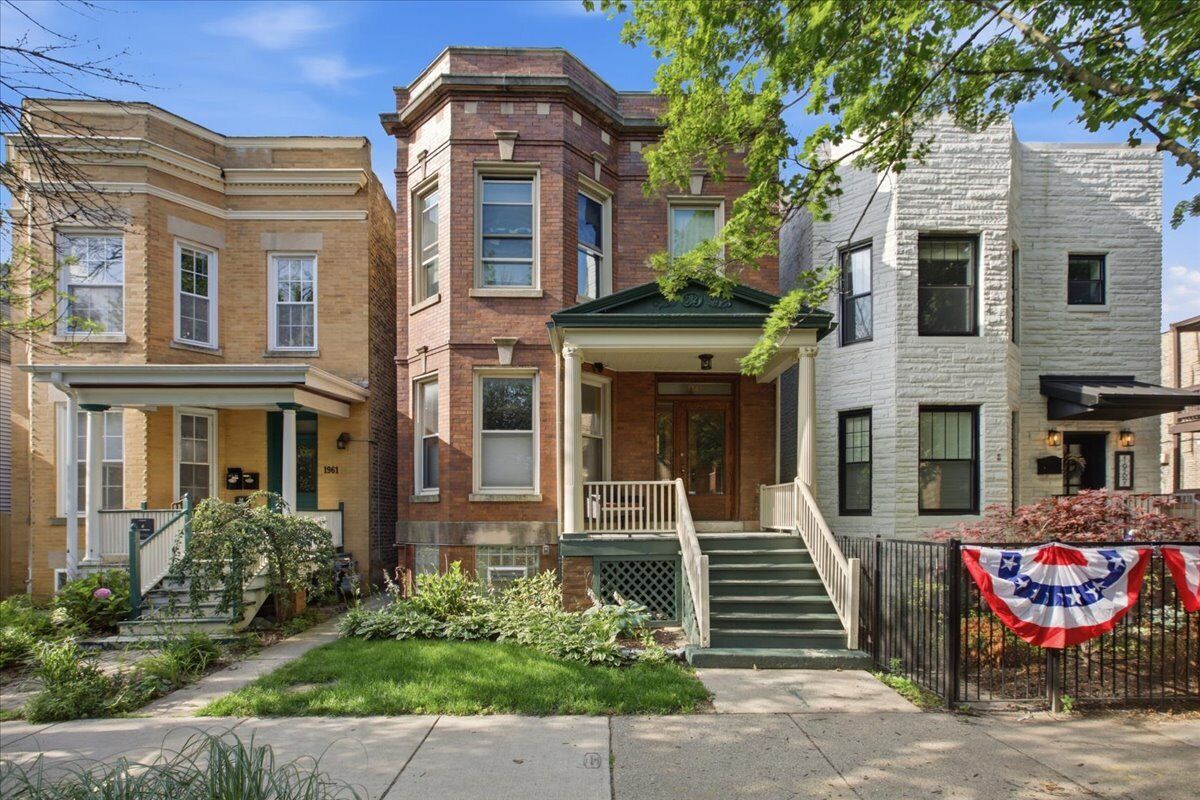 Property Photo:  1965 W Summerdale Avenue 1  IL 60640 