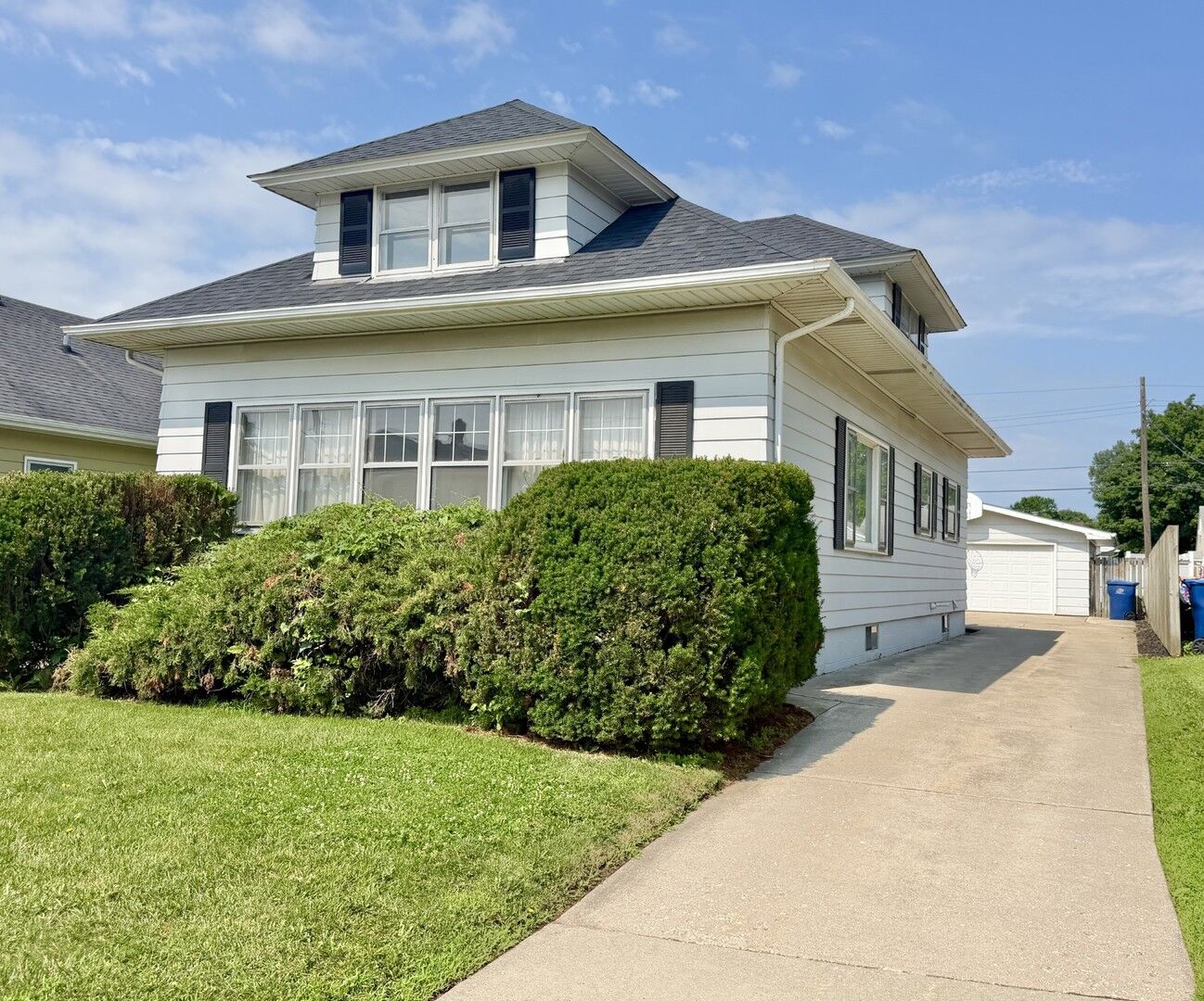 Property Photo: 1511 St Vincents Avenue IL 61301