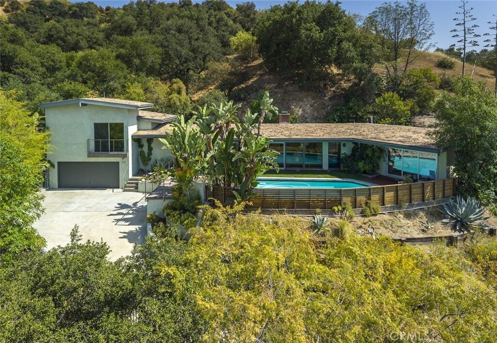 Property Photo: 2770 Mira Vista Drive CA 91208