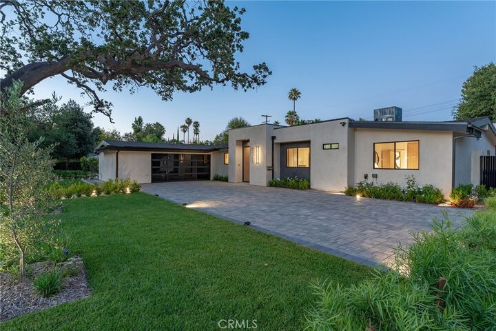 Property Photo:  5500 Fenwood  CA 91367 