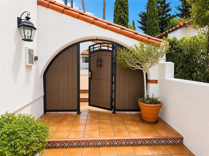 Property Photo: 410 Cazador CA 92672