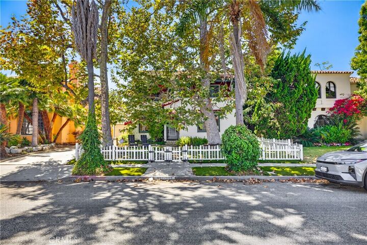 Property Photo: 323 Park Avenue CA 90814