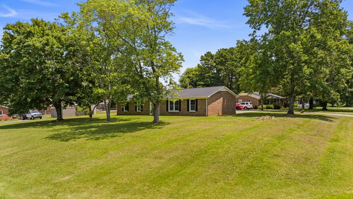 Property Photo:  4 Park St  TN 37334 
