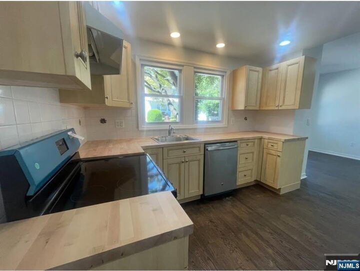 Property Photo: 298 Farrant Terrace 1 NJ 07666