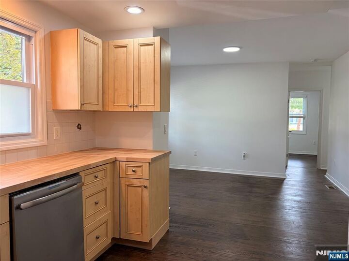 Property Photo:  298 Farrant Terrace 1  NJ 07666 