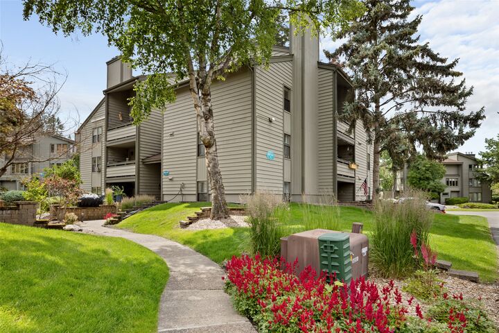 Property Photo:  270 Bridge Street Qc2 #304  MT 59911 