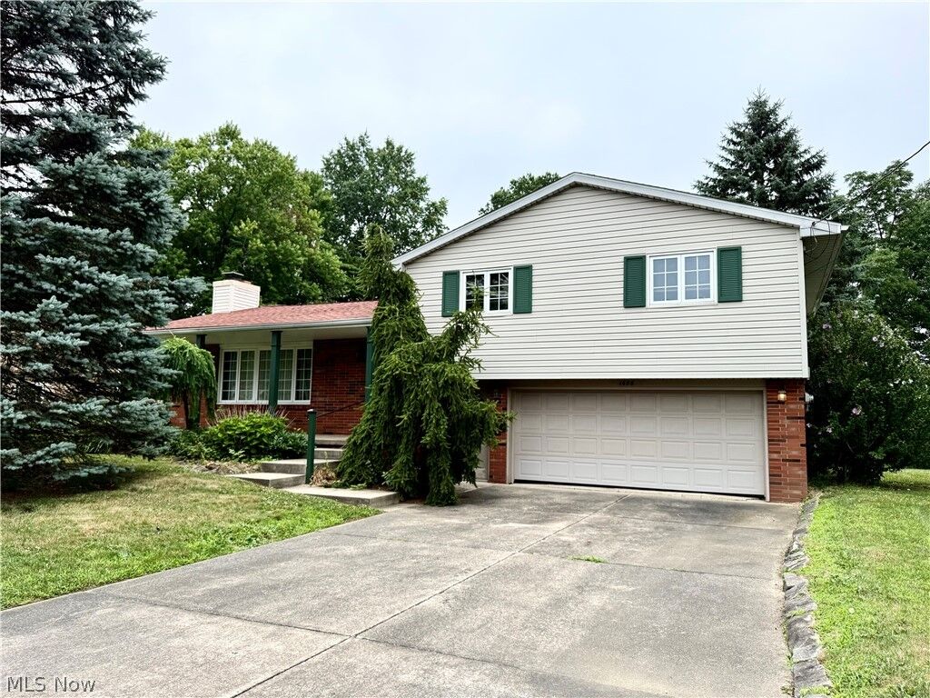 Property Photo:  1686 Roosevelt Avenue  OH 44446 