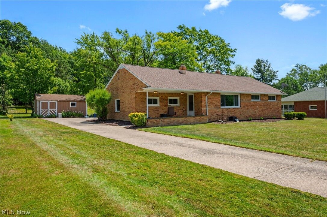 Property Photo: 2075 Heatherlane Drive OH 44147