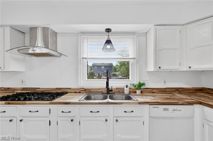 Property Photo:  483 Charles Avenue  OH 44410 