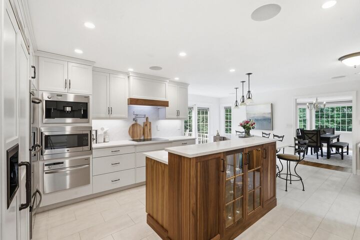 Property Photo:  8 Bear Hill Road  NH 03087 