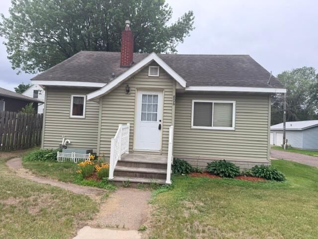 Property Photo:  806 1st Avenue NE  MN 56345 