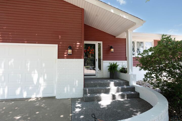 Property Photo: 1331 Hiawatha Trl IA 51104