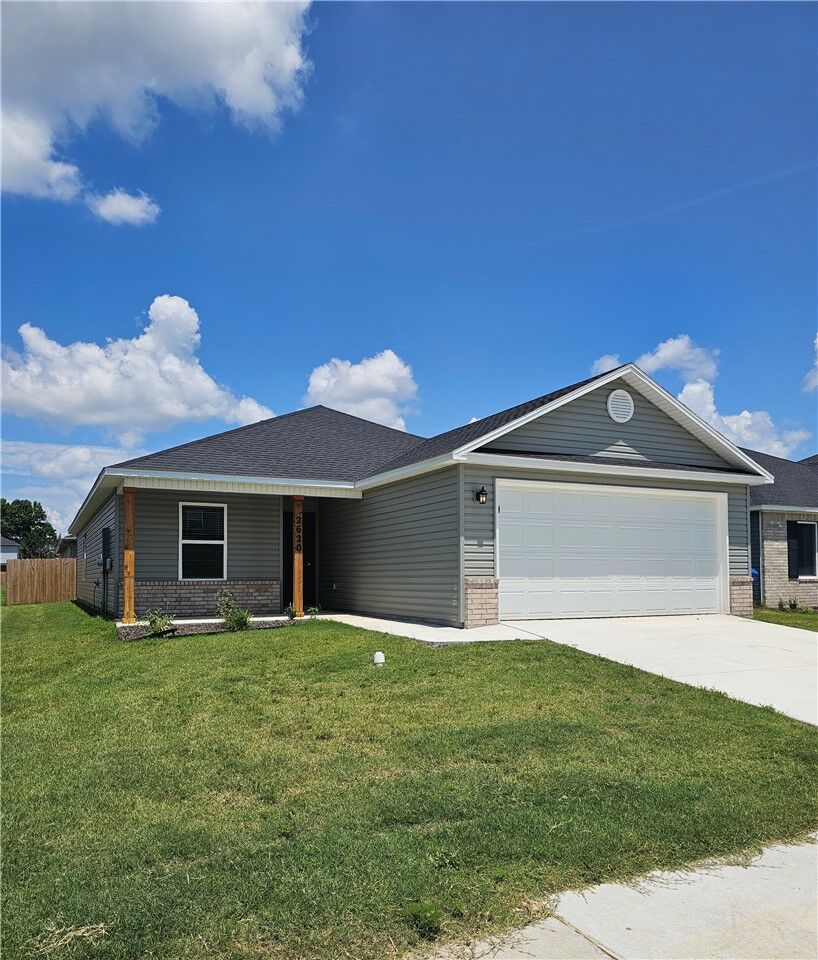 Property Photo:  2620 E Gila Street  AR 72701 
