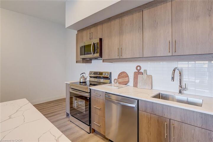Property Photo:  1333 Weber Street E 111  ON N2A 1C2 
