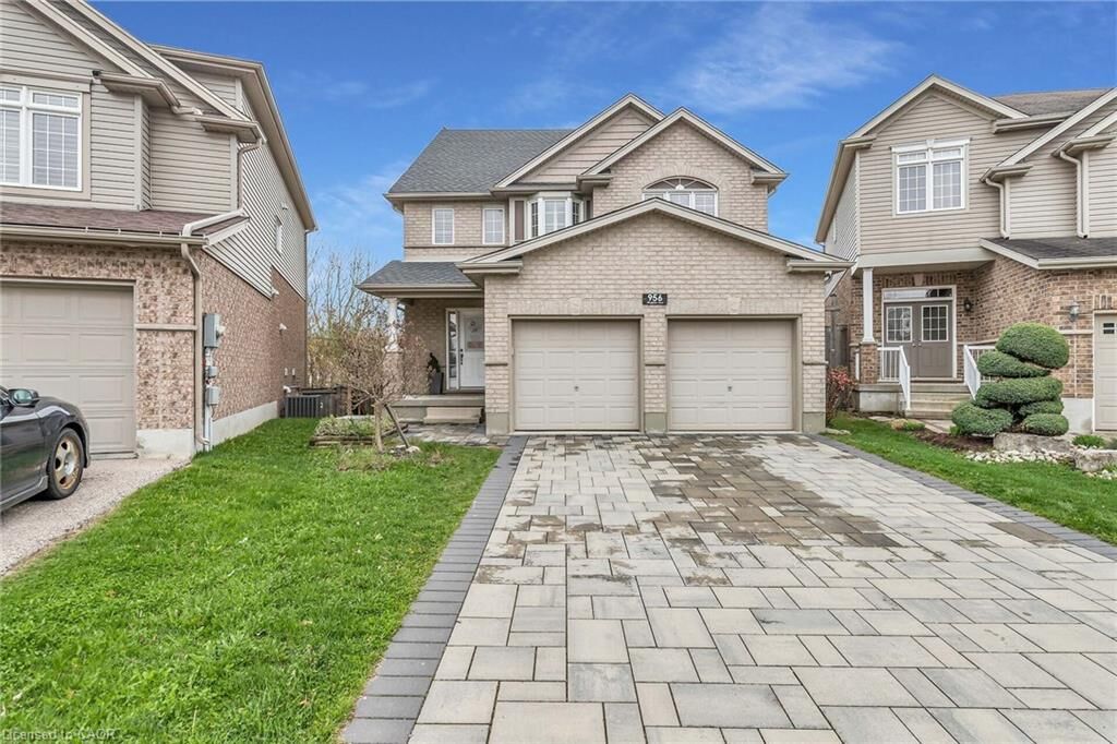 Property Photo: 956 Banffshire Court ON N2R 1W8